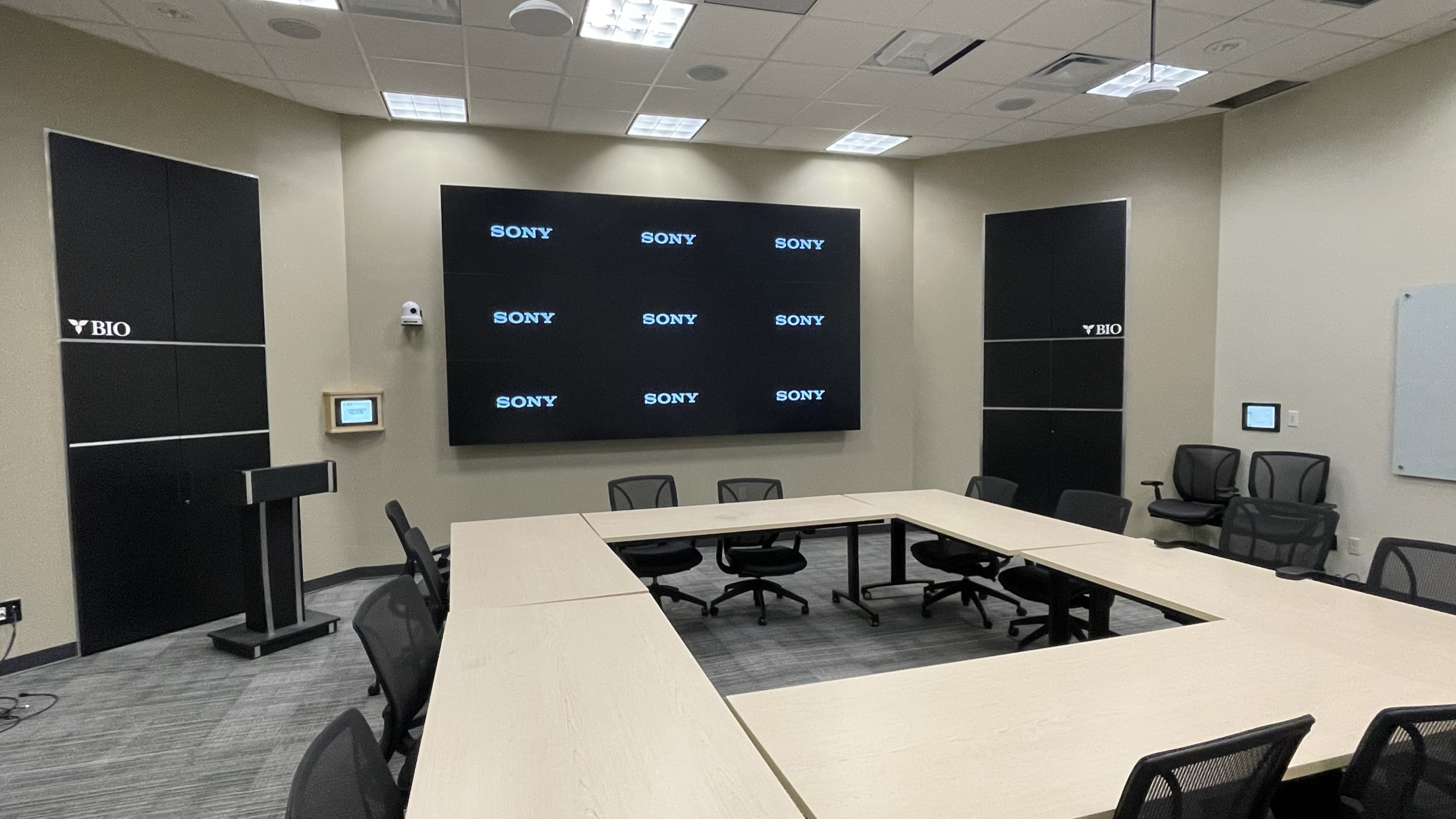 Screen in office