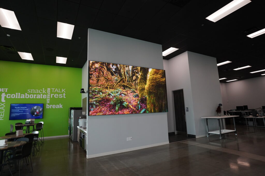 Chief_TiLED_wall_mount_AVI-SPL_Dallas