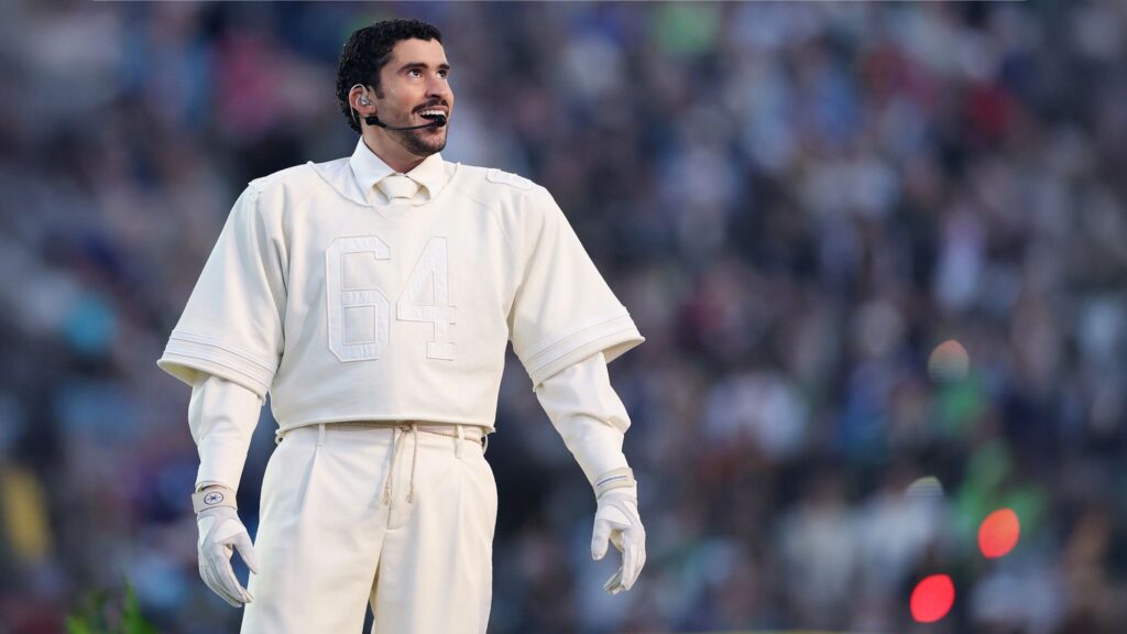 Bad-Bunny-with-Shure-SM39-Headset-Microphone