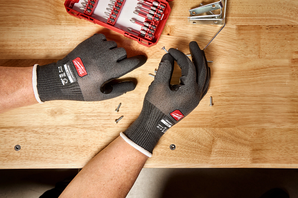 mke-nitrile-dipped-gloves