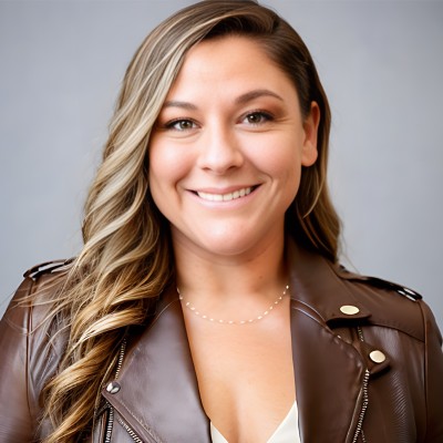 Lindsay-Martinez-LI-headshot.jpg